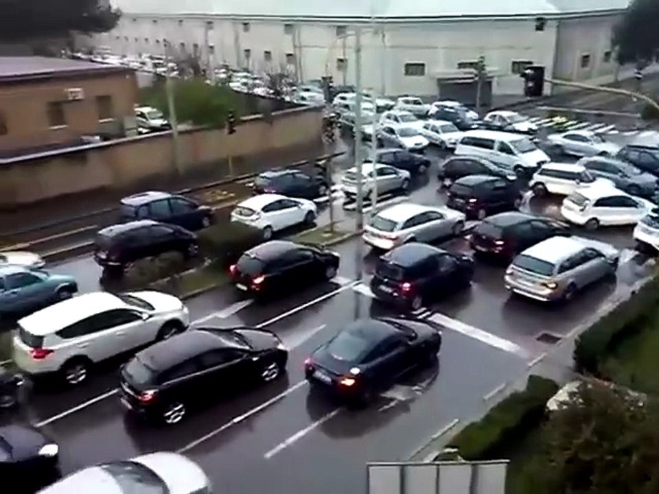 Cagliari, traffico in tilt in viale Poetto