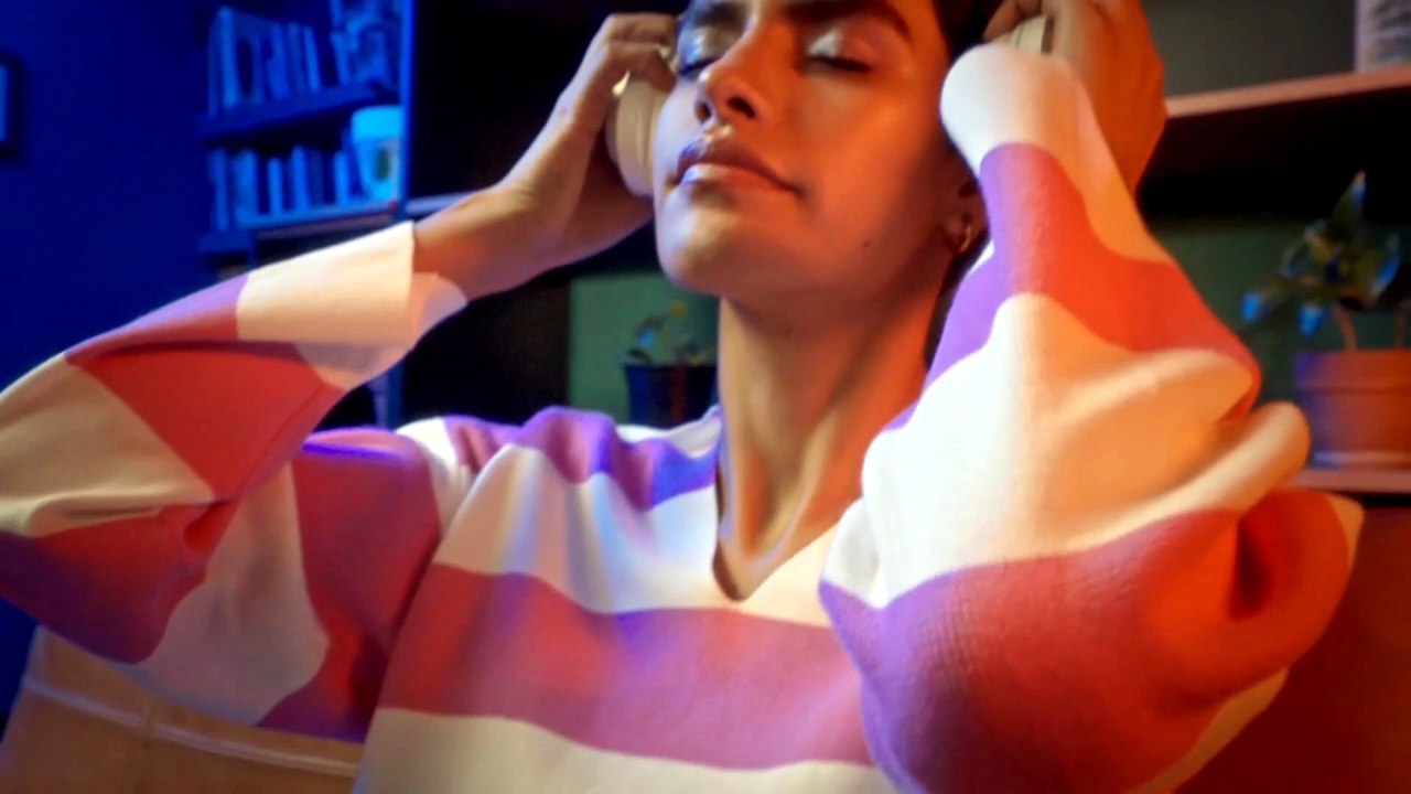 How Does Noise Canceling Technology Actually Erase Sound? (Science Explained)