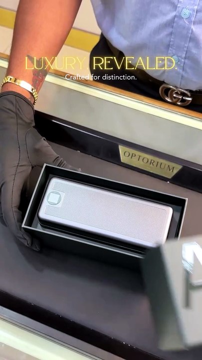 Experience the world of luxury with Akoni Eyewear at Optorium. ✨