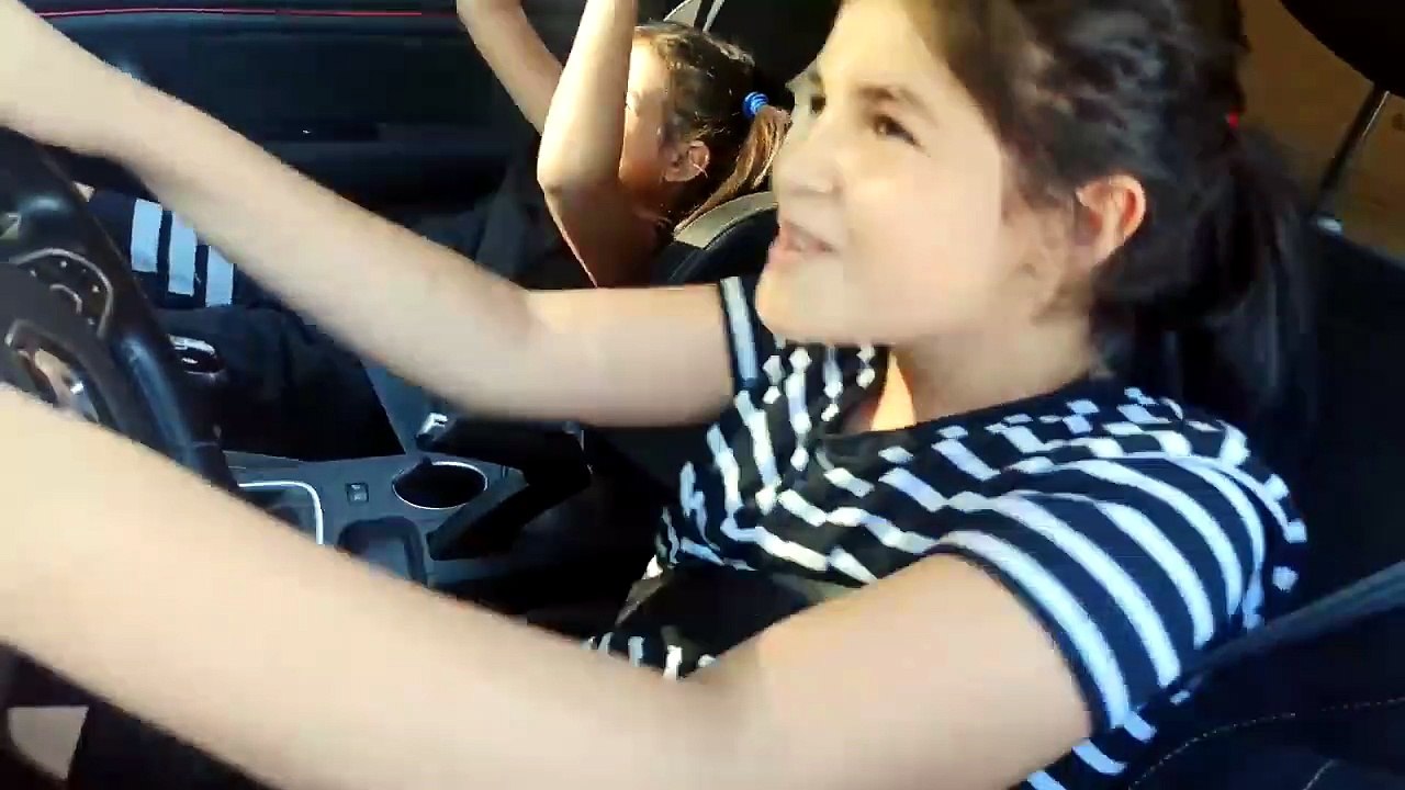 Melisa ve kardeşi arabaya bindi karşılarına maskeli kötü adam çıktı