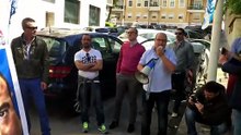 "Massimo vola via": flash mob contro l'assessore regionale ai trasporti