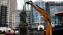 Londra, rimossa la statua di un mercante di schiavi