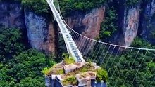 Jembatan Kaca Zhangjiajie dengan Keajaiban Arsitektur yang Ikonik