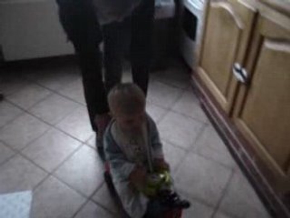 Avec mamie sur le trotteur