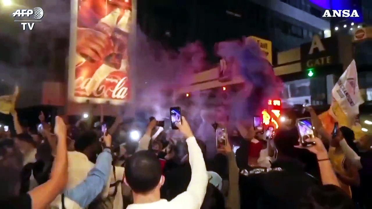 La Lakers, i fan festeggiano il 17esimo titolo Nba dedicandolo a Kobe Bryant