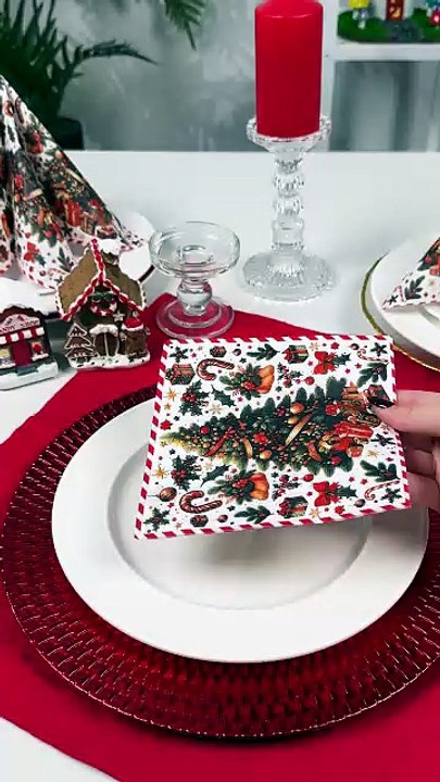 Festive napkin decor for the holidays🎄