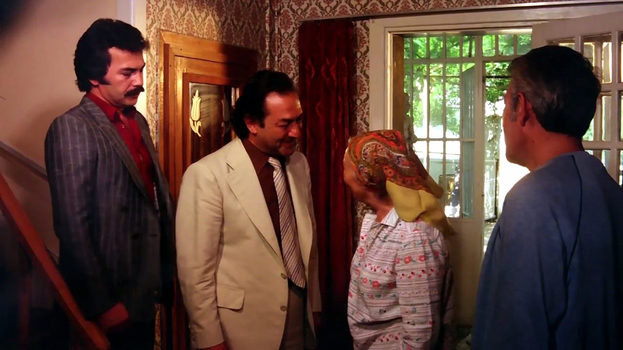Bir Yudum Mutluluk Türk Filmi _ Orhan, Zehra_yı Kaçırıyor