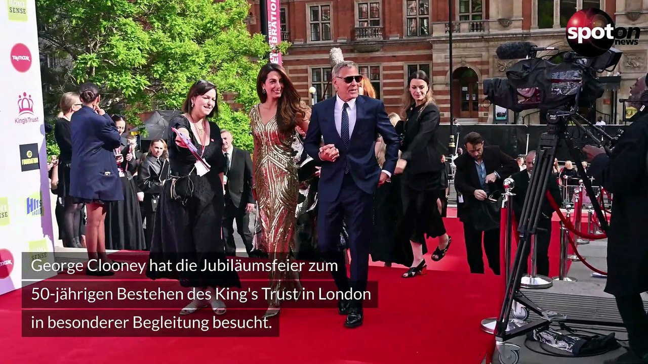 Seltenes Trio: George Clooney posiert mit Ehefrau und Schwiegermutter