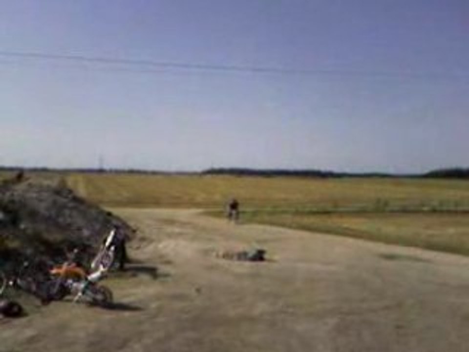 Guigui saut en moto