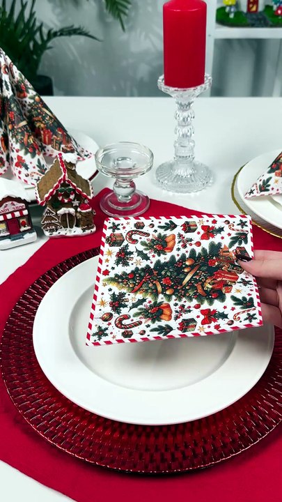 Festive napkin decor for the holidays🎄