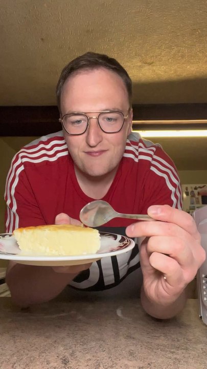 Ma mère fait la voix off de ma recette 🤣Flan au citron 🍋3 gros citron ou 4 de taille normaux600g de mascarpone6 oeufs à température ambiante100g de farine3cas de miel artisanale40cl de lait
