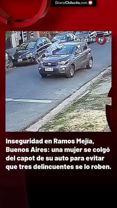 Inseguridad en Ramos Mejía, Buenos Aires: una mujer se colgó del capot de su auto para evitar que tres delincuentes se lo roben.