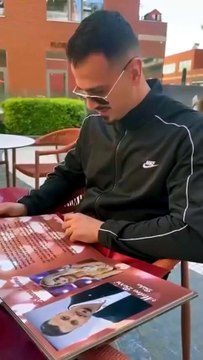 Shikoni si u befasua MATEO me këtë dhuratë kaq të bukur