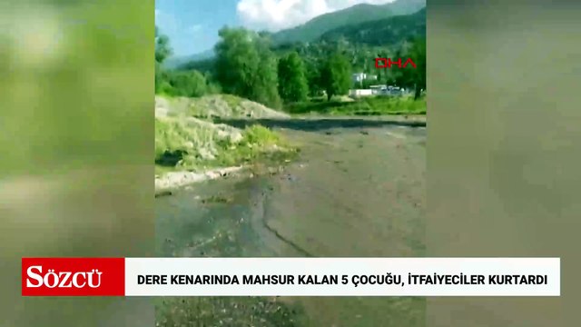 Dere kenarında mahsur kalan 5 çocuğu, itfaiyeciler sırtlarında taşıyıp kurtardı