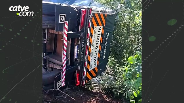 Bitrem carregado com feijão se envolve em acidente na BR-277 em Laranjeiras do Sul