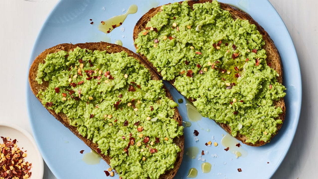 How to Make Smashed Pea Toast