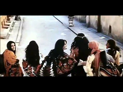 Das Zigeunerlager zieht in den Himmel (1976)
