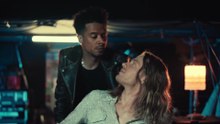The Vampire Lestat Louis Wraps His Arm Around Lestat (Loustat, Jam Reiderson) While Daniel & Gabriella Are Nearby Promo Video 2K - Sam Reid, Jacob Anderson, Eric Bogosian, Jennifer Ehle