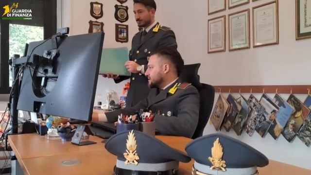 Varese, timbrava il cartellino in Comune, poi andava a lavorare in Svizzera