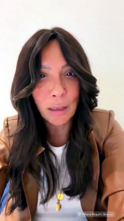 Işın Karaca 'Ne mutlu Türk'üm diyene' dediği için sınır dışı edildi!