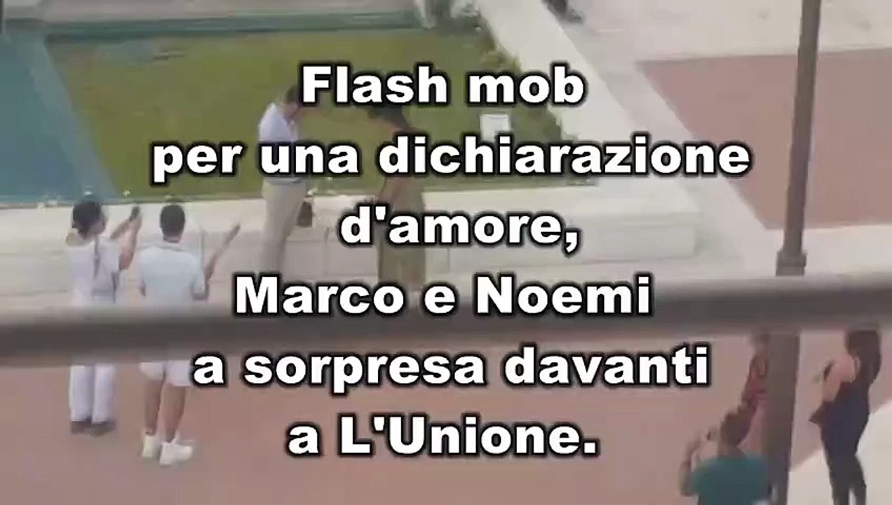 Proposta di matrimonio in piazza Unione Sarda