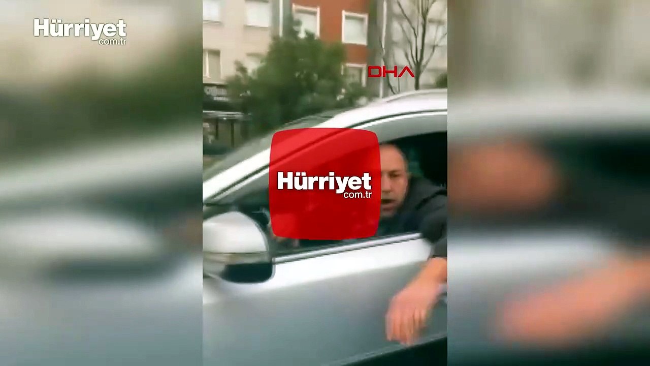 Beylikdüzü'nde 'Araçta çocuğum var' diyen sürücünün otomobiline saldırdı