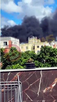 Incêndio destrói veículos em garagem de Lauro de Freitas; veja