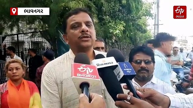 ભાવનગર: ફોર્મ ભરવાના સમયે ભાજપમાં ઉમેદવારમાં ફેરબદલ, કોંગ્રેસે કર્યા આકરા પ્રહારો