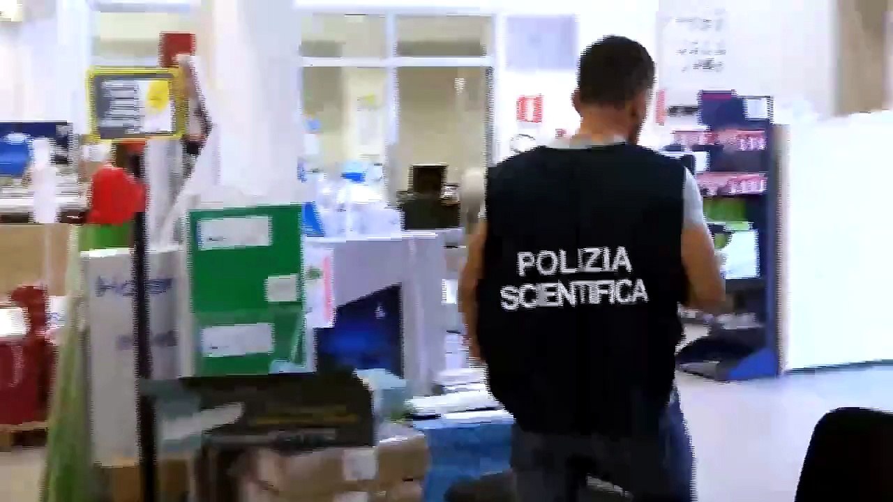 Cagliari, rapina alla "Elcom": dipendenti immobilizzati e banditi in fuga