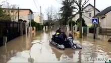 Maltempo a Parigi, continua a salire il livello della Senna