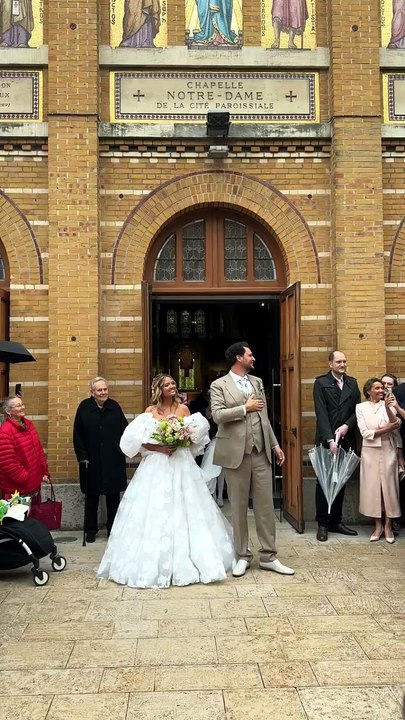Eric Antoine et Gennifer Demey ont célébré leur union religieuse en la paroisse Saint-Honoré d’Eylau à Paris, France, le 11 avril 2026. © Agence/Bestimage