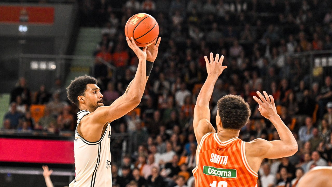 Dreier entscheiden: Bamberg gewinnt intensives Duell in Ulm