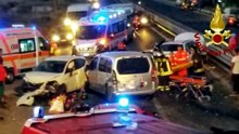 L'incidente sulla 554, 16enni in gravi condizioni: le preghiere degli amici