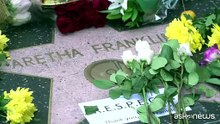Fiori e biglietti, tributo ad Aretha Franklin sulla Walk of Fame