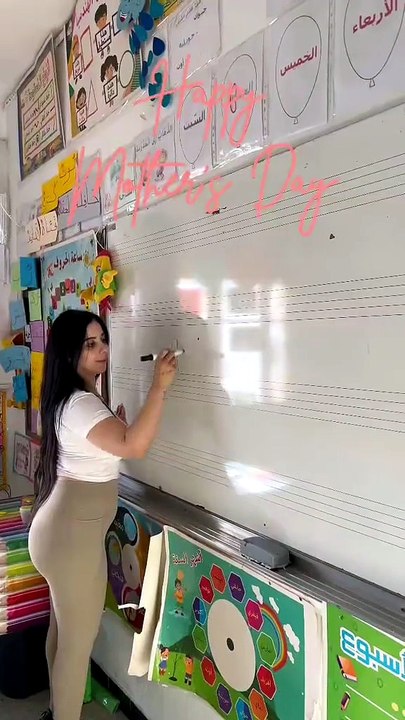معلمة تونسية تثير ضجة على مواقع التواصل الاجتماعي - video Dailymotion