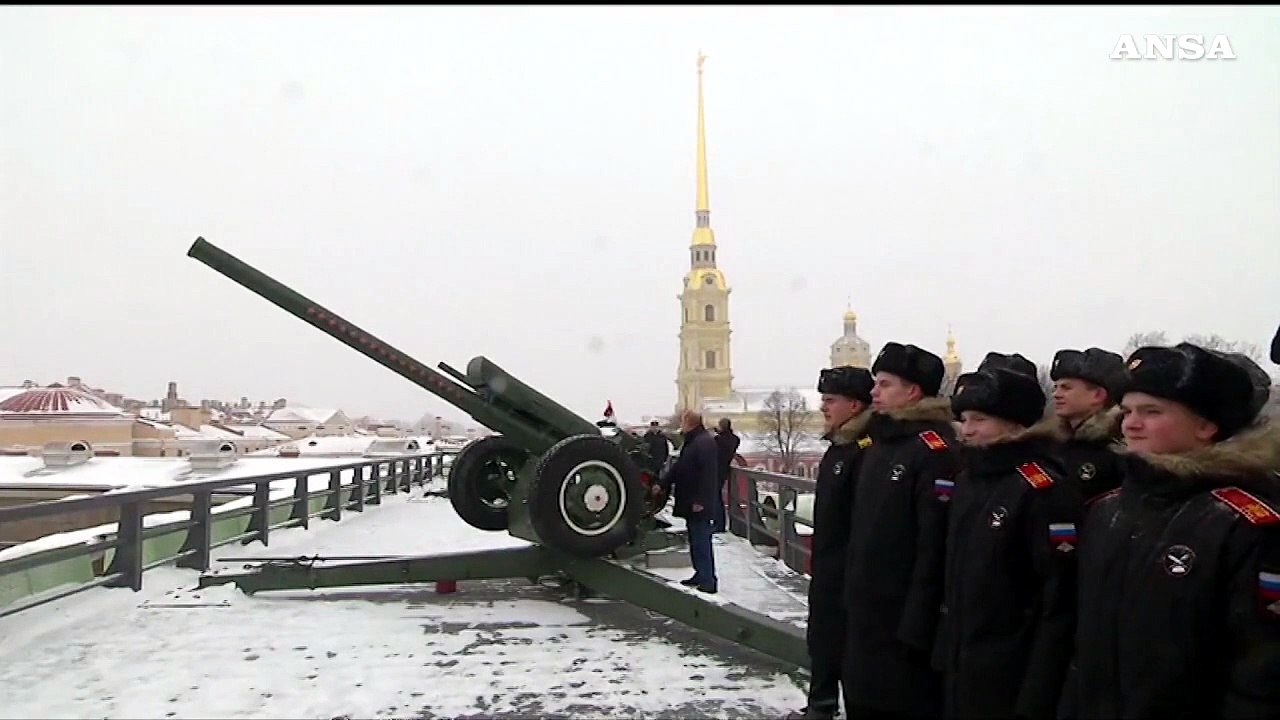 Putin spara tradizionale colpo di cannone