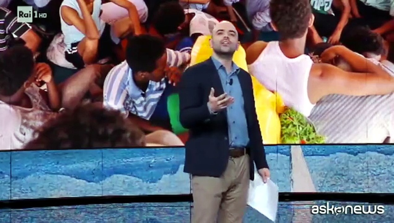 Saviano sul razzismo: italiani e migranti sono dalla stessa parte