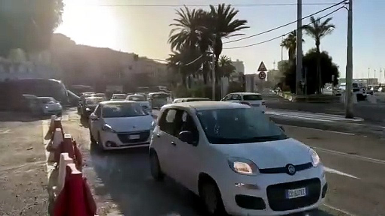 Cagliari, traffico impazzito per la chiusura di via Roma