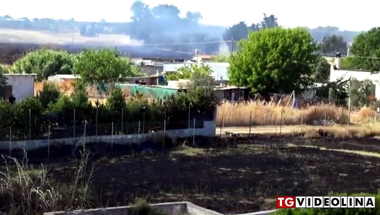 Incendio a Monserrato: fiamme vicine al Policlinico, case circondate