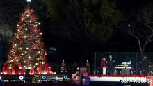 Joe e Jill Biden accendono l'albero di Natale alla Casa Bianca