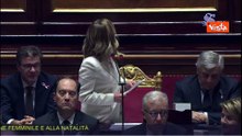 Non va il microfono, Meloni si sposta fra banchi dei Ministri al Question time al Senato