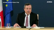 Covid, Draghi: "Chiesto con forza il green pass"