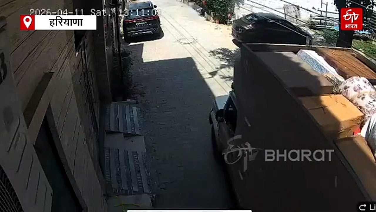 फरीदाबाद में हाईटेंशन लाइन से टकराई पिकअप, जोरदार धमाके के साथ लगी आग, चालक झुलसा