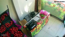 İnsanlık ölmemiş dedirten görüntü! Boş dükkanda alışveriş yaptı, parayı fazlasıyla bırakıp gitti!