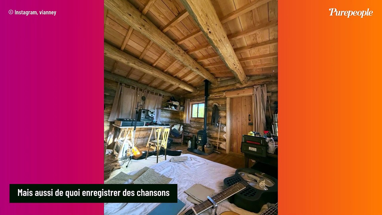 9 mois après, Vianney en a fini avec la construction de sa cabane et montre le résultat : "Je m’enferme désormais ici pendant un mois"