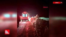 Bitlis'te hasta almaya giderken kara saplanan ambulansı, karla mücadele ekipleri kurtardı