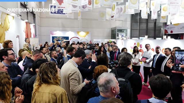 Inaugura il Padiglione Emilia-Romagna al Vinitaly, Chef Cracco cittadino onorario