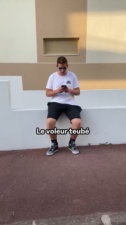 Il est con un peu non ?