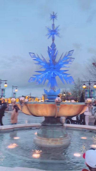 La beauté du village d’arendelle à ​⁠@disneylandparis