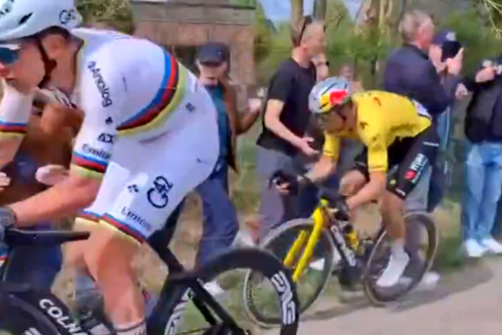 Así fue la increíble salvada de Pogacar... que pudo costarle el triunfo a Van Aert